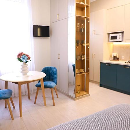 Modern Apartment, 3Mins To Opera Lviv Eksteriør billede