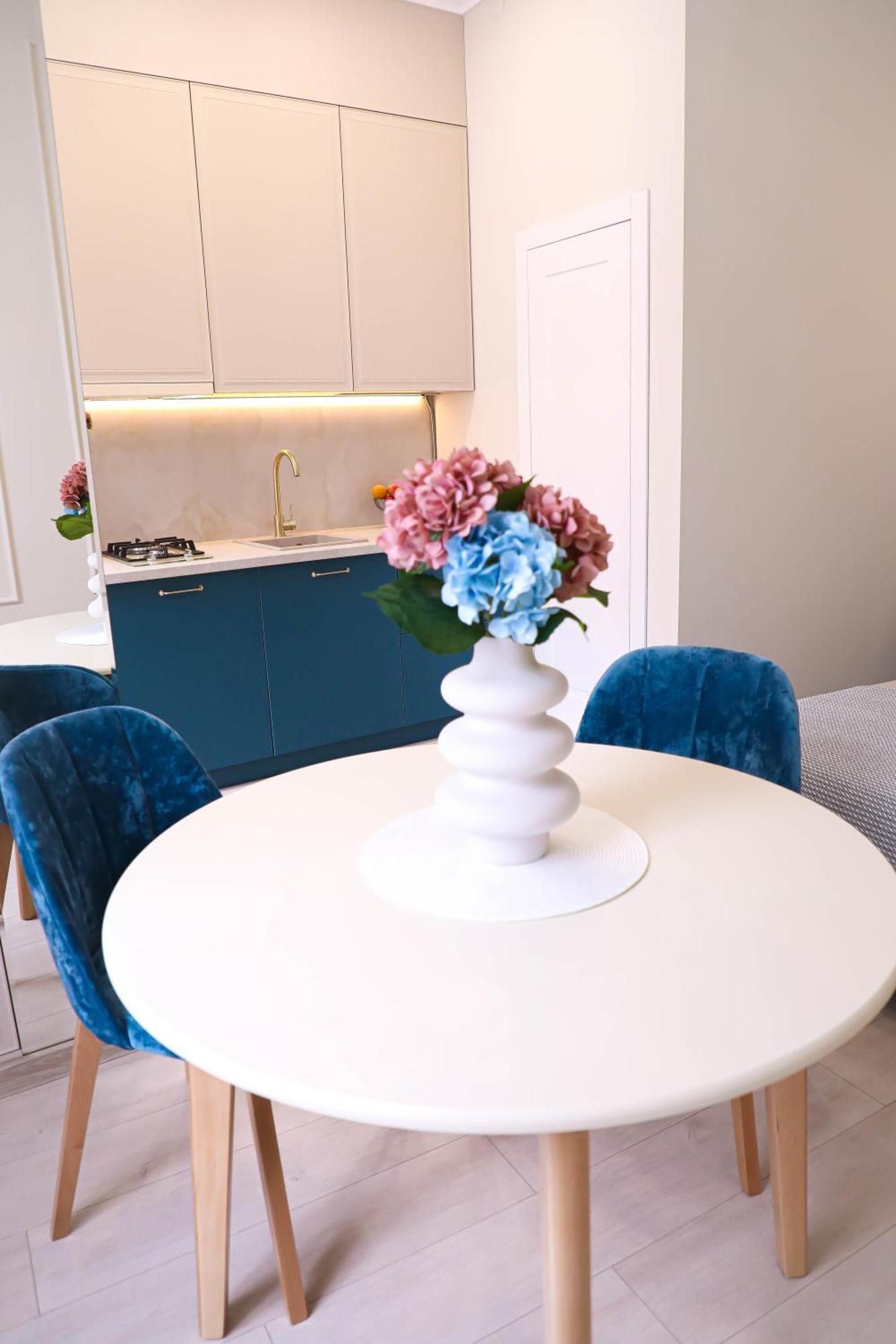 Modern Apartment, 3Mins To Opera Lviv Eksteriør billede