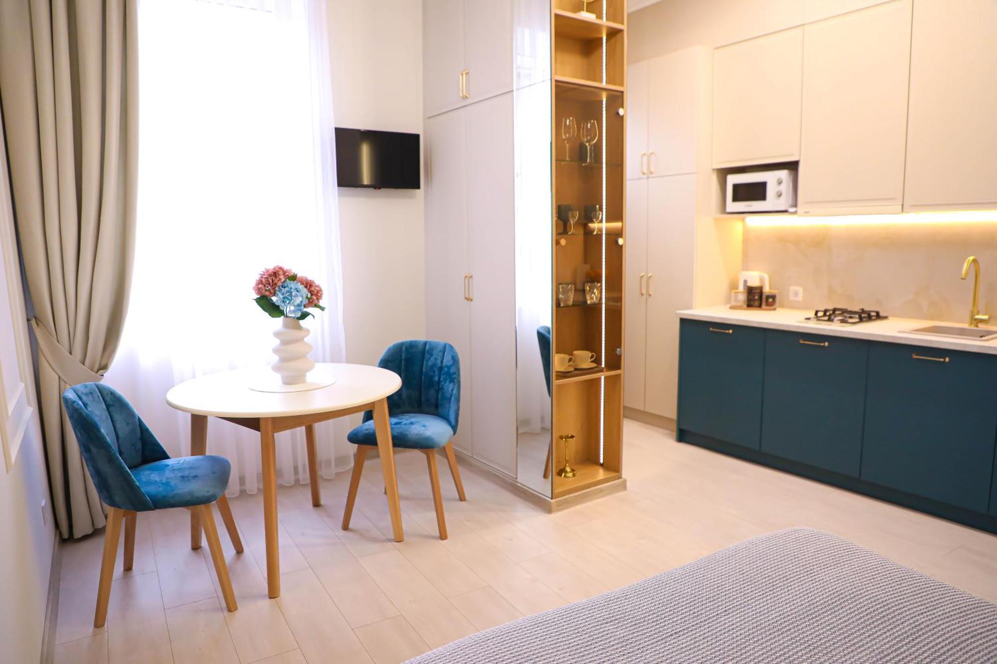 Modern Apartment, 3Mins To Opera Lviv Eksteriør billede
